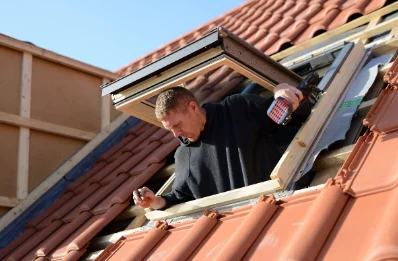 Pose de fenêtres de toit Velux à Cossaye